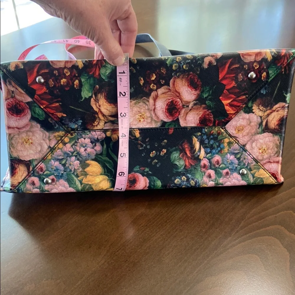 Exquisite Floral Black Tote Bag - Picture 9 of 15